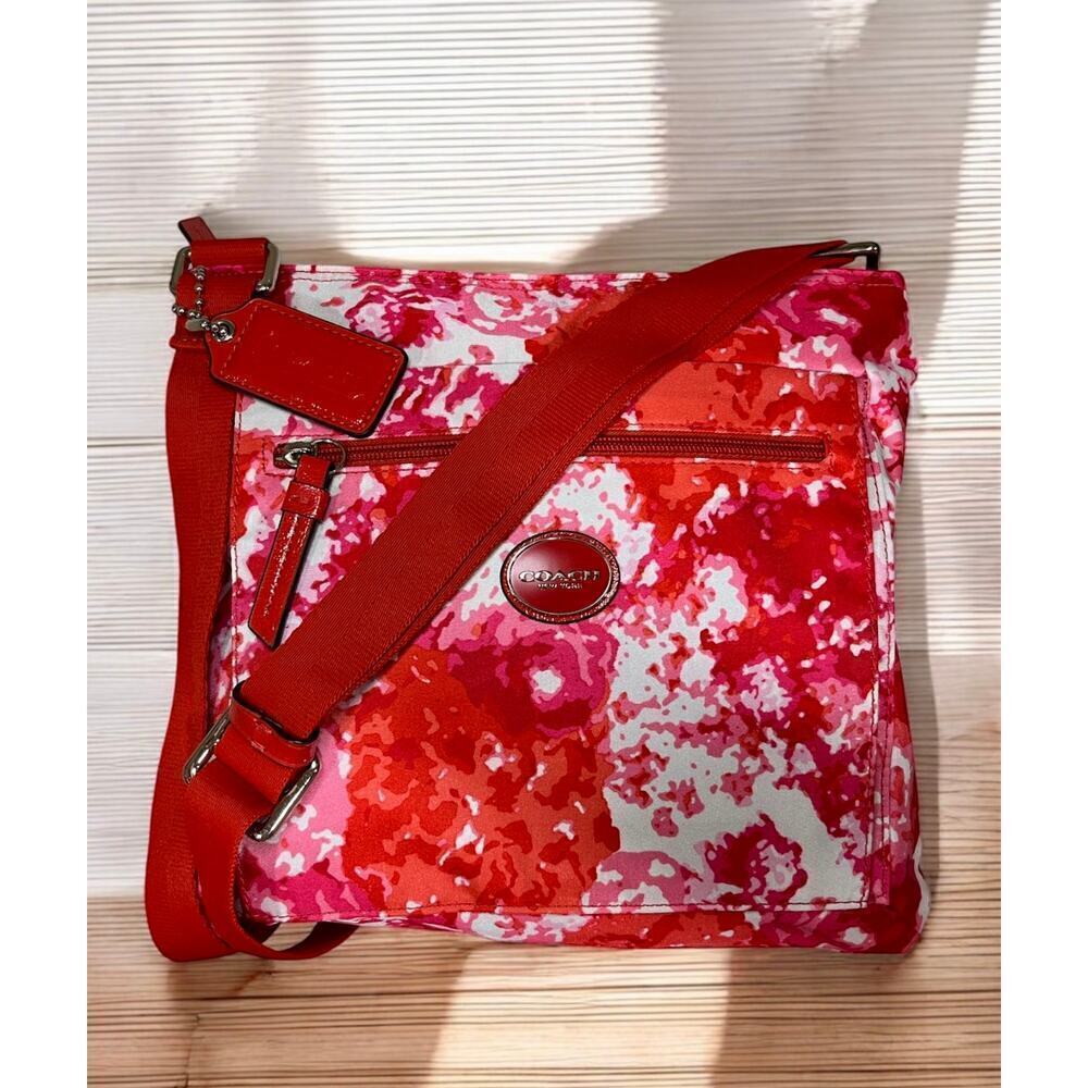 Coach F31963 Getaway Floral Print File Bag